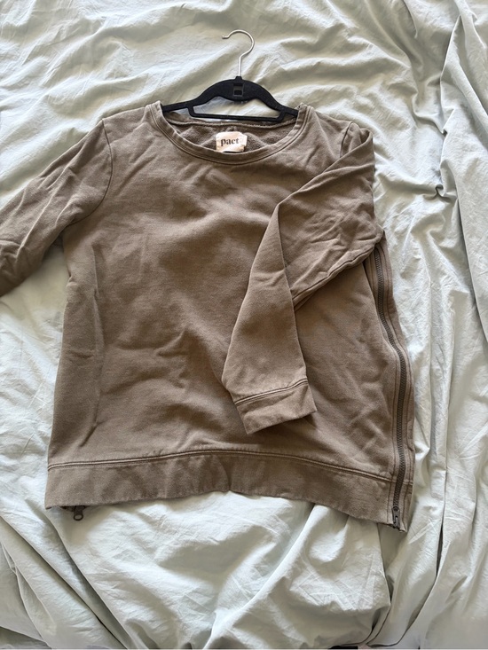 Pact Sweaters - Pact Organic Maternity Side-Zip Sweatshirt in Olive Green, size medium